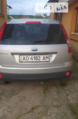 Хэтчбек Ford Fiesta 2007 в Тячеве