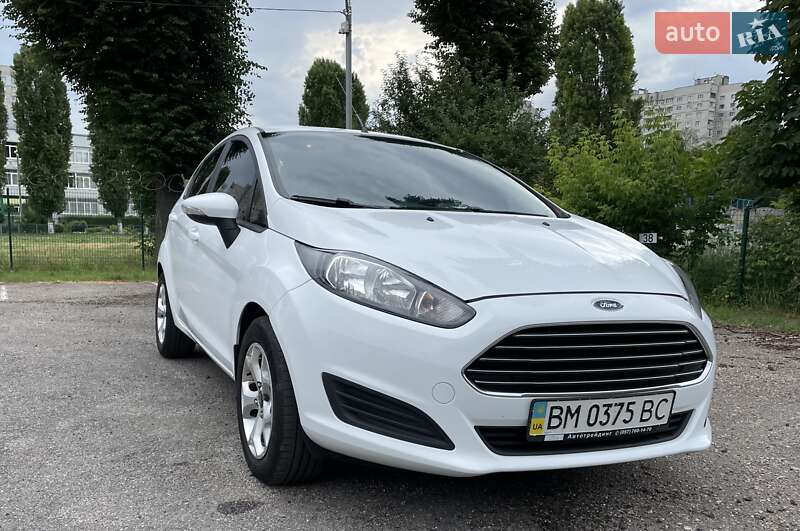 Хэтчбек Ford Fiesta 2015 в 