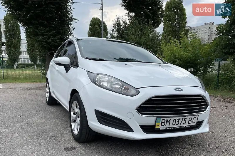 Хетчбек Ford Fiesta 2015 в 