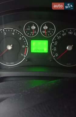 Хэтчбек Ford Fiesta 2007 в 