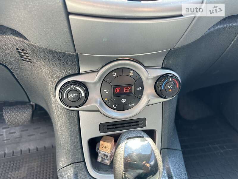 Хэтчбек Ford Fiesta 2010 в Киеве