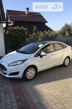 Седан Ford Fiesta 2014 в Львове