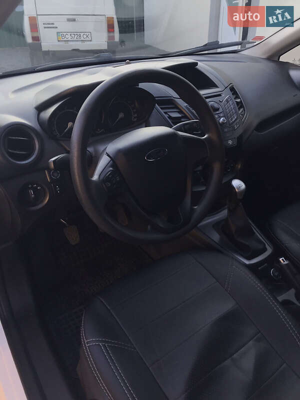 Седан Ford Fiesta 2014 в Львові
