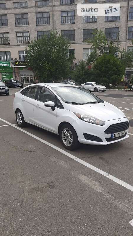 Седан Ford Fiesta 2015 в Києві