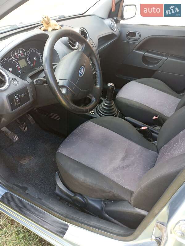 Хэтчбек Ford Fiesta 2006 в Ивано-Франковске
