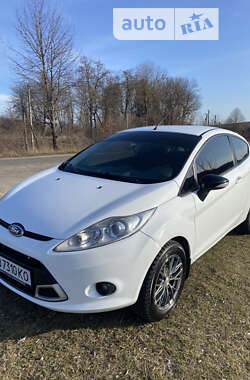 Хэтчбек Ford Fiesta 2010 в 