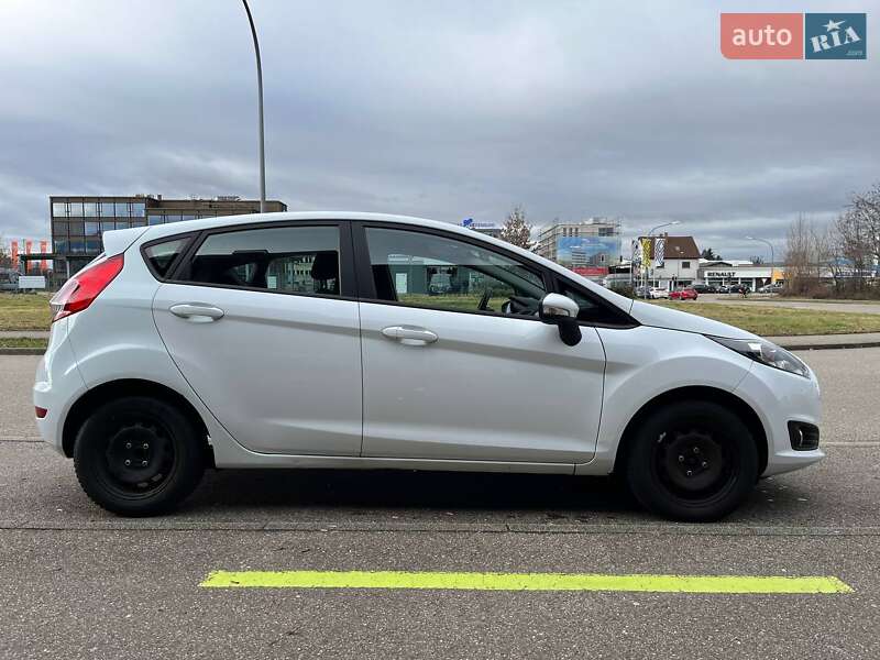 Хэтчбек Ford Fiesta 2016 в Каменском