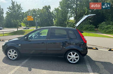 Хэтчбек Ford Fiesta 2007 в 