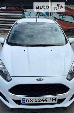 Хэтчбек Ford Fiesta 2016 в 