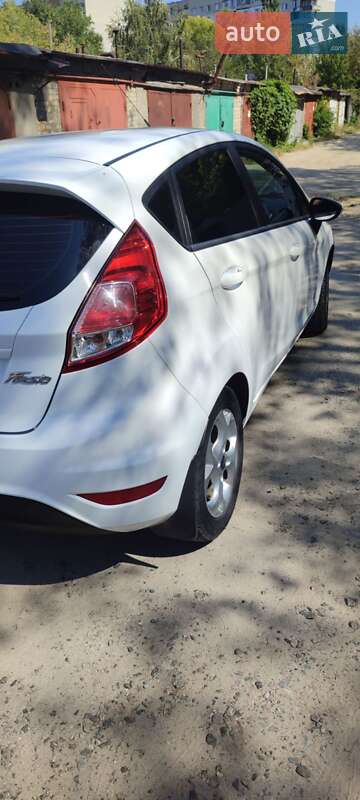 Хетчбек Ford Fiesta 2016 в Черкасах