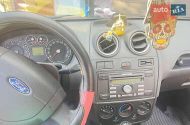 Хэтчбек Ford Fiesta 2007 в 