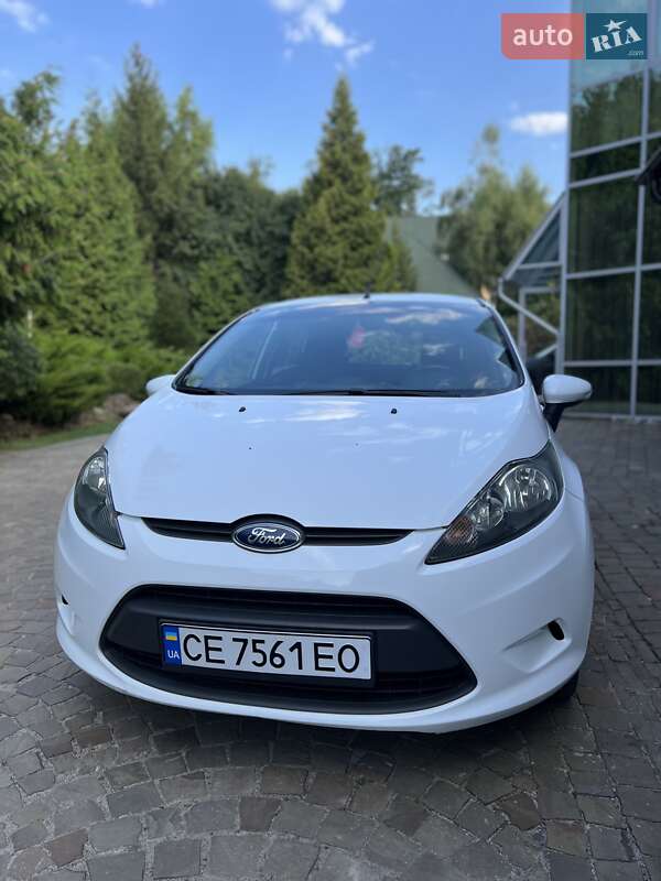 Хэтчбек Ford Fiesta 2012 в Черновцах