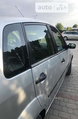 Хэтчбек Ford Fiesta 2003 в 