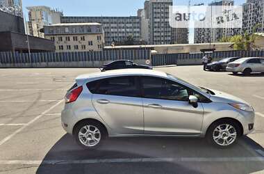 Хэтчбек Ford Fiesta 2015 в Киеве