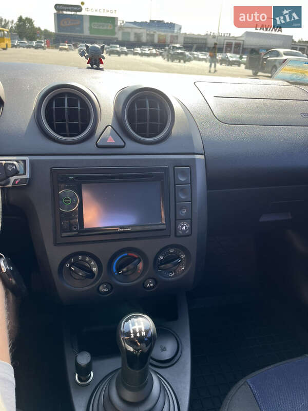 Хэтчбек Ford Fiesta 2005 в Киеве