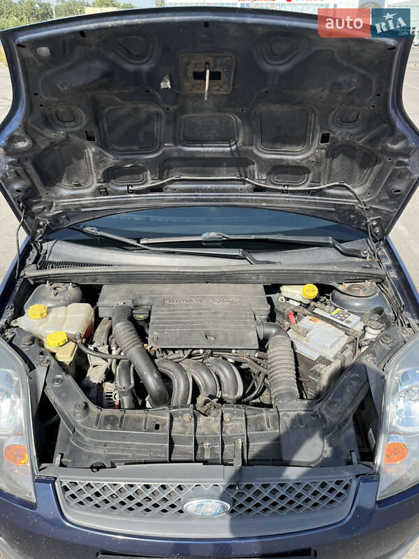 Хэтчбек Ford Fiesta 2005 в Киеве