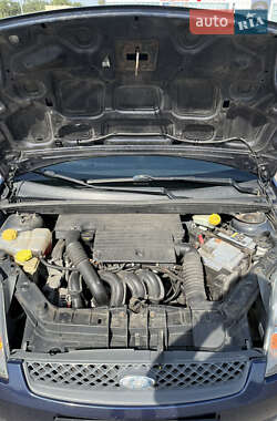 Хэтчбек Ford Fiesta 2005 в 