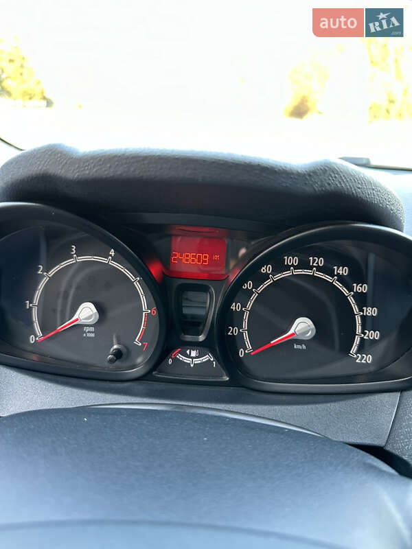 Хэтчбек Ford Fiesta 2011 в Краснограде фото 6 Хэтчбек Ford Fiesta 2011 в Краснограде