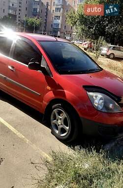 Хэтчбек Ford Fiesta 2006 в Гадяче