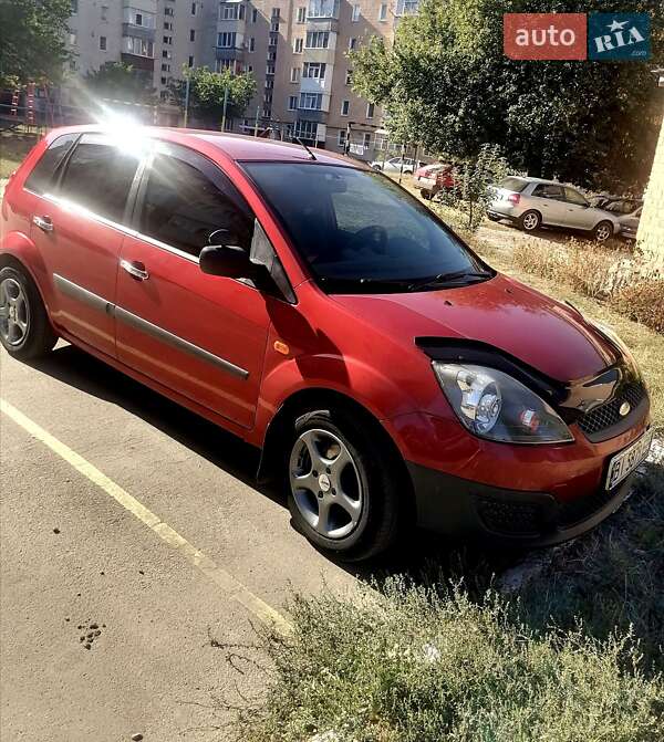 Хэтчбек Ford Fiesta 2006 в Гадяче