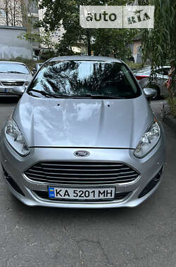 Хэтчбек Ford Fiesta 2015 в Киеве