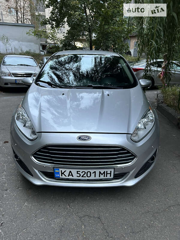 Хетчбек Ford Fiesta 2015 в Києві