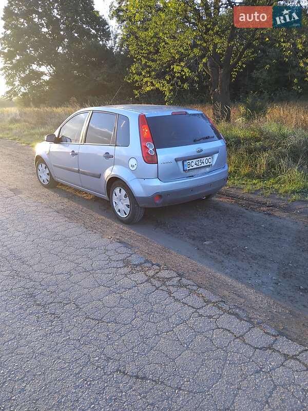 Хэтчбек Ford Fiesta 2006 в Новом Роздоле