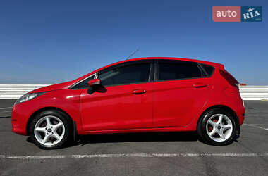 Хэтчбек Ford Fiesta 2012 в 