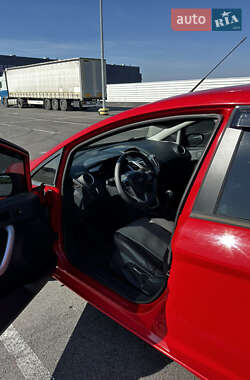 Хэтчбек Ford Fiesta 2012 в 