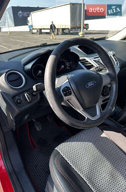 Хэтчбек Ford Fiesta 2012 в 
