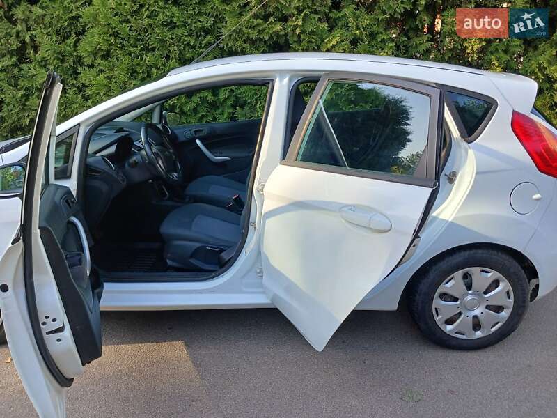 Хэтчбек Ford Fiesta 2012 в Днепре