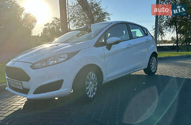 Хэтчбек Ford Fiesta 2016 в 