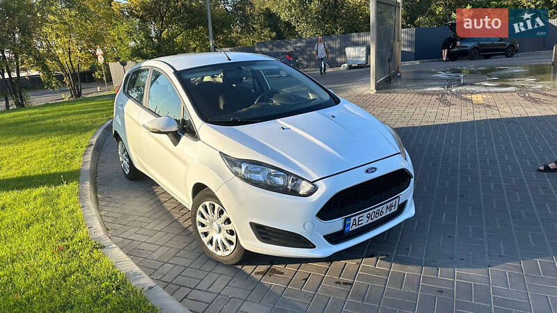 Хэтчбек Ford Fiesta 2016 в Днепре