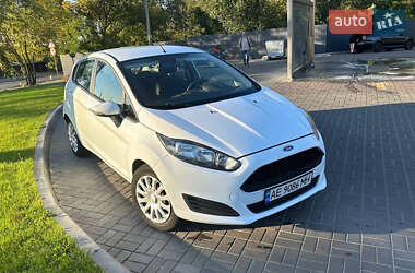 Хэтчбек Ford Fiesta 2016 в 