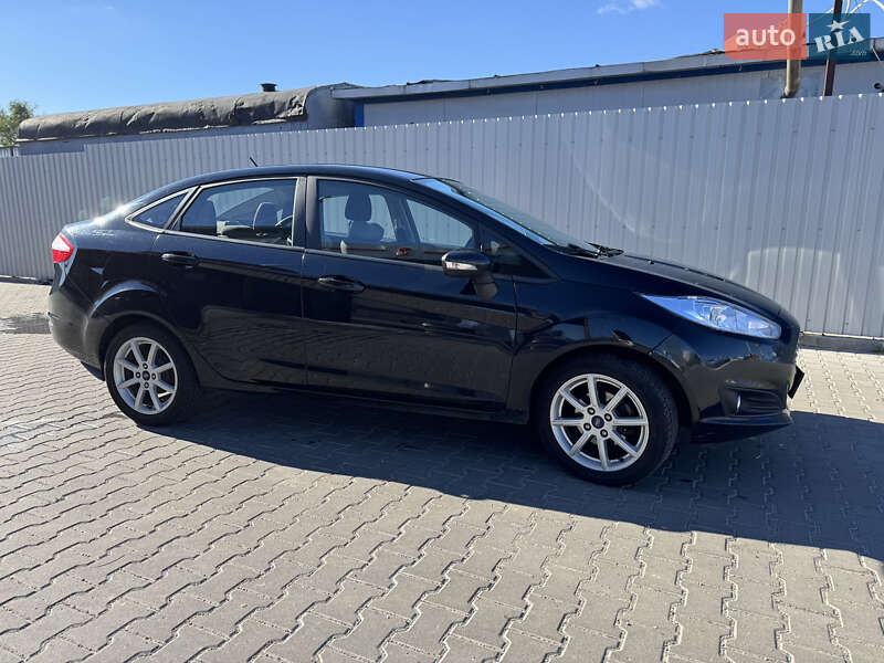 Седан Ford Fiesta 2016 в Киеве