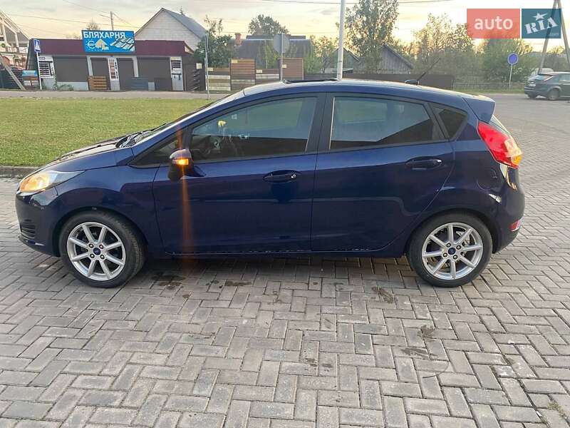 Хетчбек Ford Fiesta 2015 в Любомлі