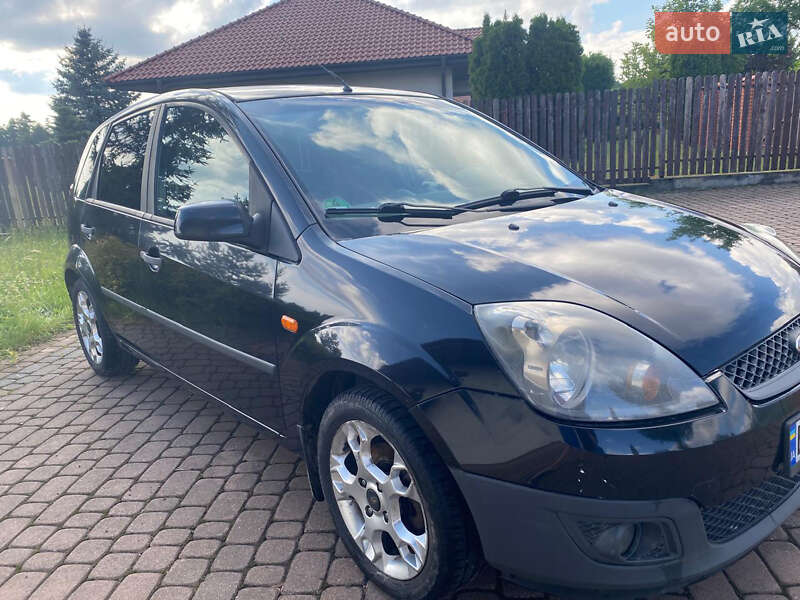 Хэтчбек Ford Fiesta 2007 в 