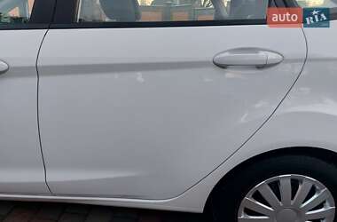 Седан Ford Fiesta 2015 в 