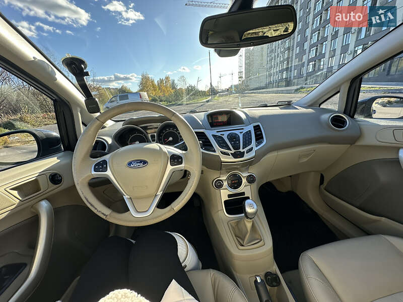 Хэтчбек Ford Fiesta 2009 в Луцке