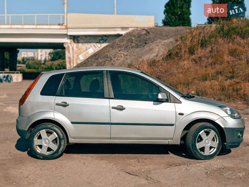 Хэтчбек Ford Fiesta 2007 в Киеве