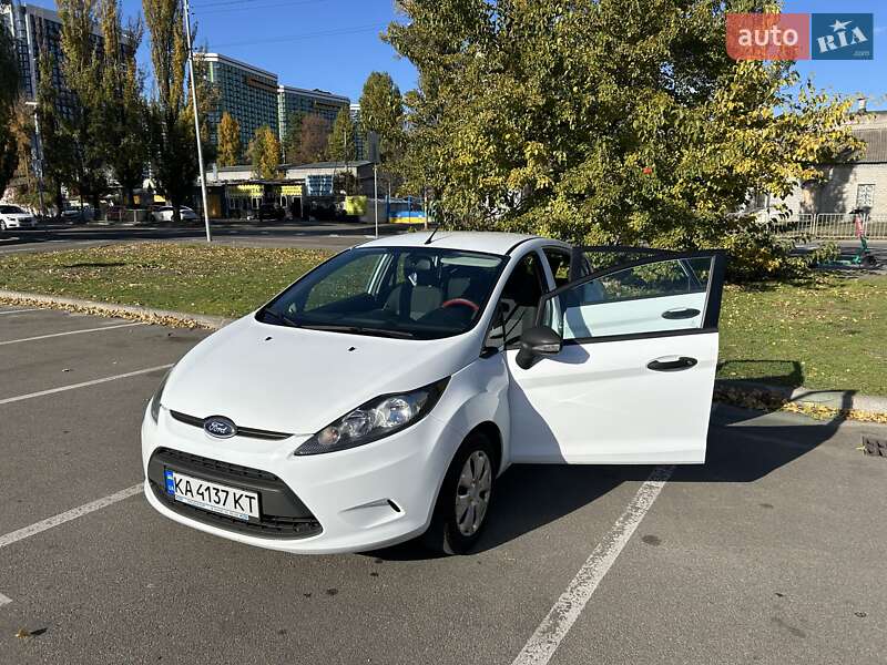 Хэтчбек Ford Fiesta 2012 в Киеве