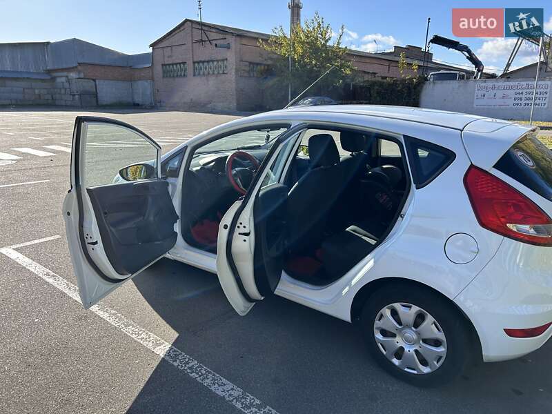Хэтчбек Ford Fiesta 2012 в Киеве