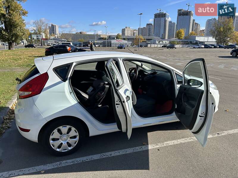 Хэтчбек Ford Fiesta 2012 в Киеве