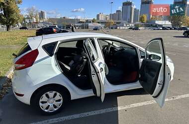 Хэтчбек Ford Fiesta 2012 в 