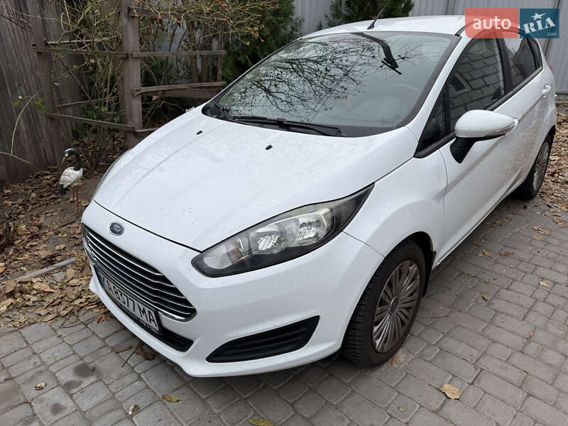 Хетчбек Ford Fiesta 2015 в Києві