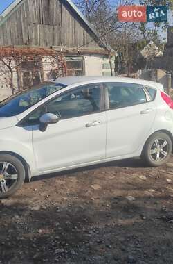 Хэтчбек Ford Fiesta 2011 в 