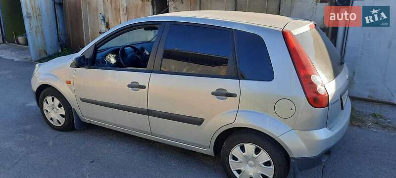 Хэтчбек Ford Fiesta 2008 в 