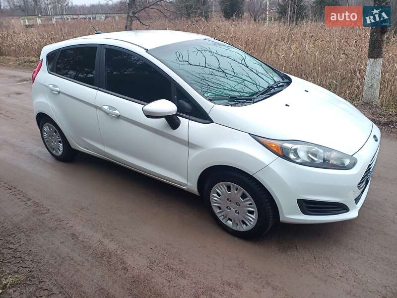 Хэтчбек Ford Fiesta 2017 в Сарнах