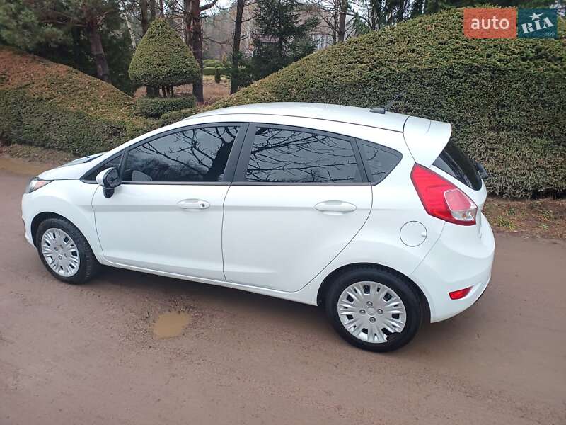 Хэтчбек Ford Fiesta 2017 в Сарнах