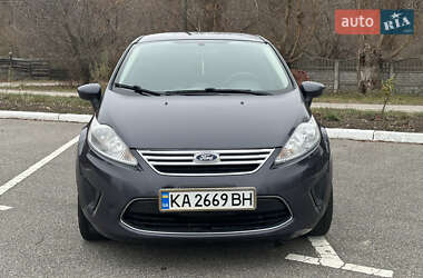 Седан Ford Fiesta 2012 в Ржищеві